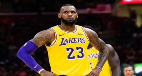 ليبرون جيمس يكسر الرقم القياسي لعدد النقاط بدوري السلة الأمريكي